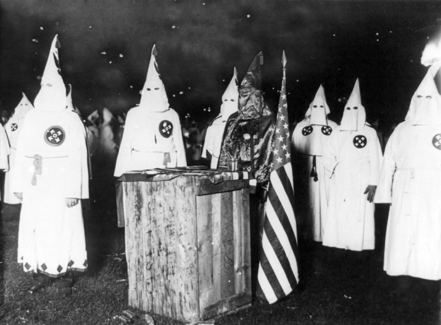 KKK_night_rally_in_Chicago_c1920_cph.3b12355.jpg