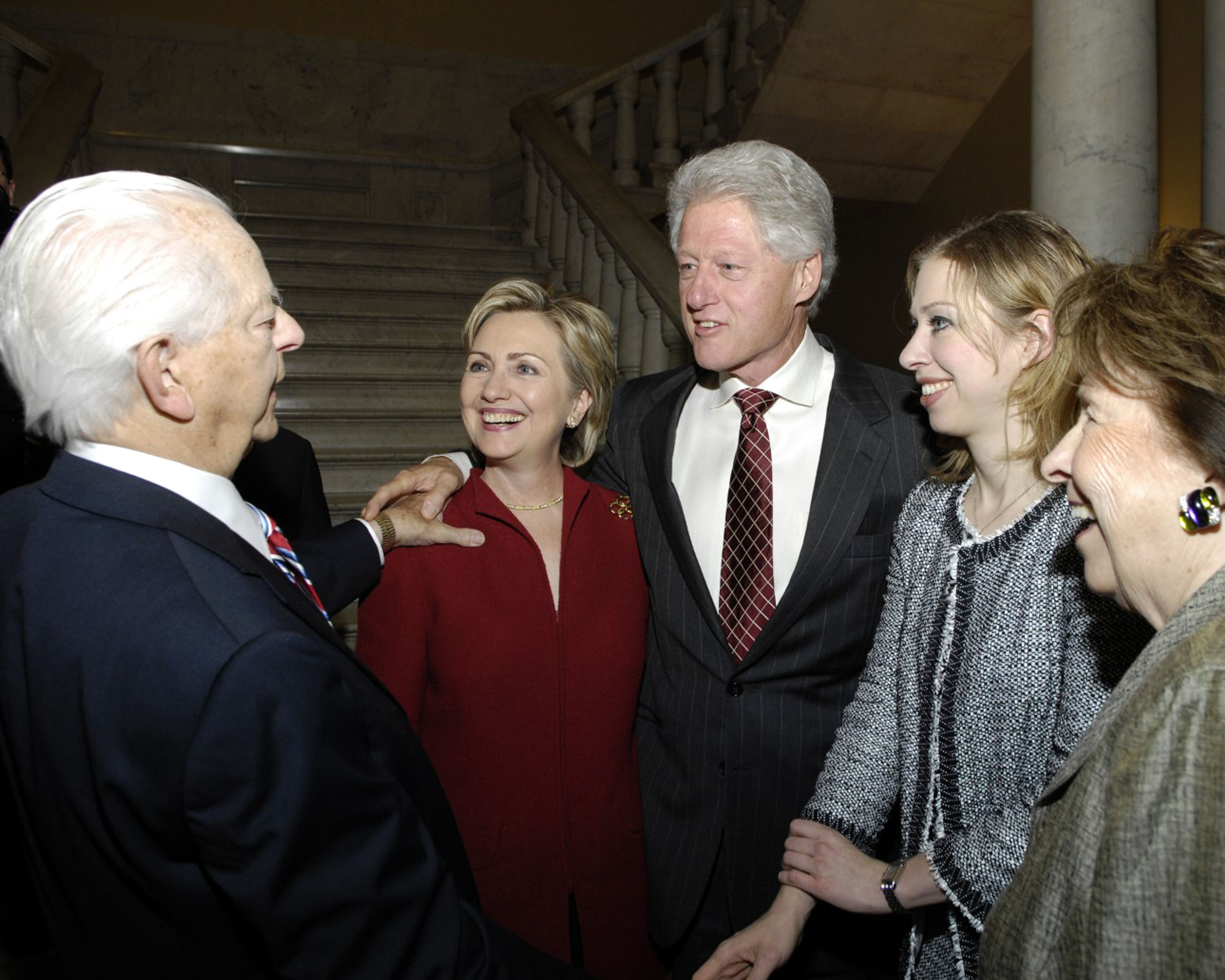 The_Clinton_family_congratulates_Senator_Robert_Byrd.jpg