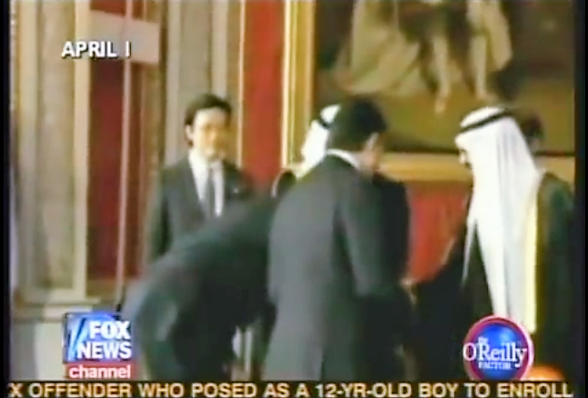 Obama-bows-to-Saudi-king.png