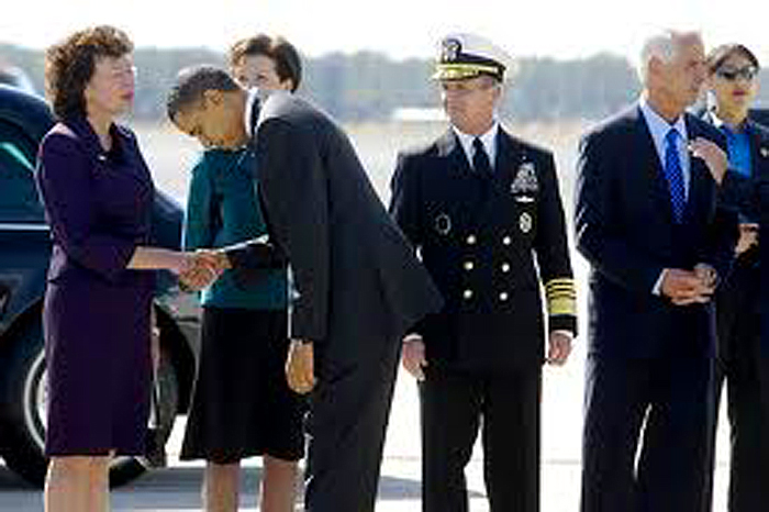 Obama-Bowing-31.jpg